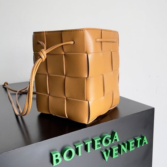 Bottega Veneta Tan Bag with Drawstring Closure NWOT/Just dustbag! - Picture 1 of 9